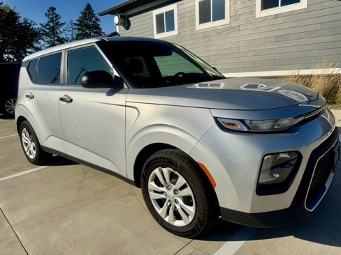 Used 2020 Kia Soul LX image 2