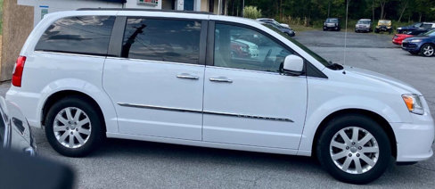 Used 2015 Chrysler Town & Country Touring w/ Driver Convenience Group image 4