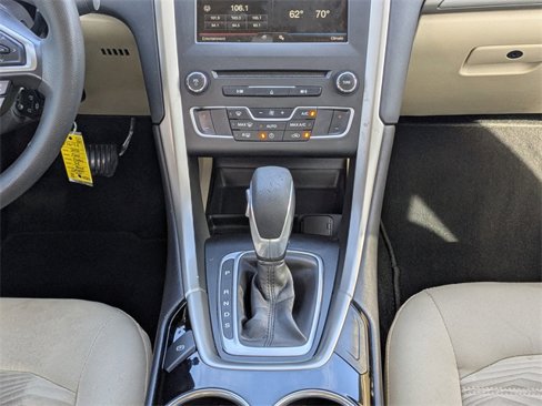 Used 2016 Ford Fusion SE image 18