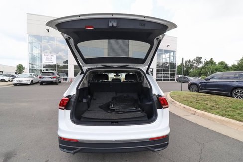 Used 2022 Volkswagen Tiguan SE image 40