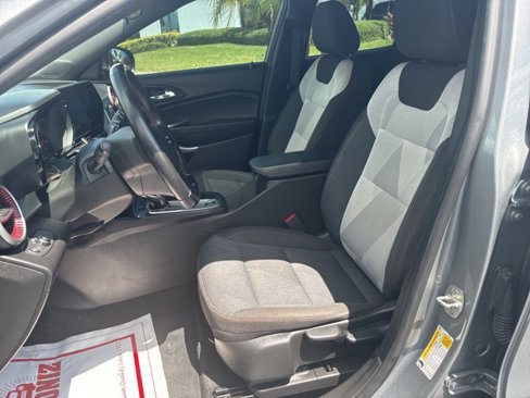 Used 2024 Chevrolet Trax RS w/ Sunroof Package image 11