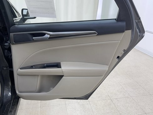 Used 2018 Ford Fusion SE image 11