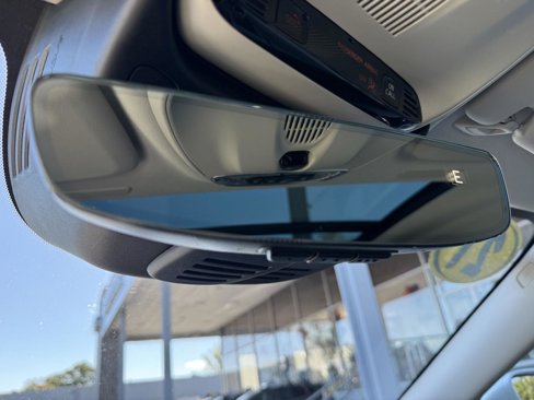 Used 2021 Volvo V60 T5 Cross Country image 23