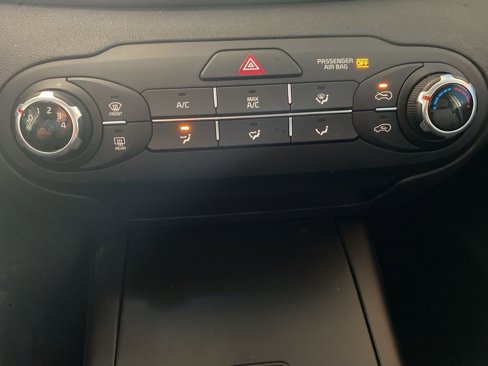 Used 2019 Kia Sorento LX image 7
