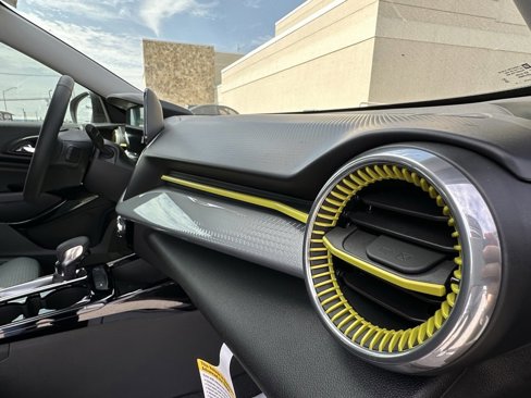 New 2025 Chevrolet Trax LT w/ Driver Confidence Package image 11