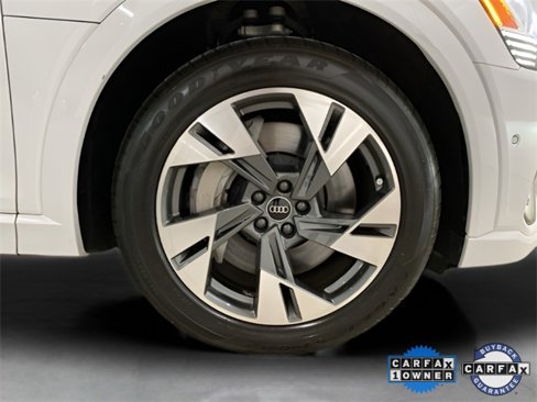 Used 2021 Audi e-tron Premium Plus w/ Premium Plus Package image 30