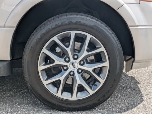 Used 2016 Ford Expedition XLT w/ Equipment Group 202A image 11