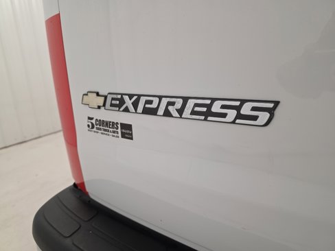 Used 2018 Chevrolet Express 3500 w/ Driver Convenience Package image 16