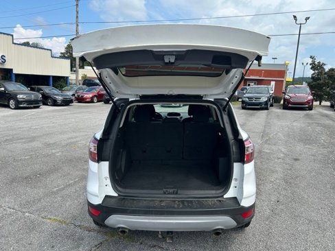 Used 2017 Ford Escape SE image 9