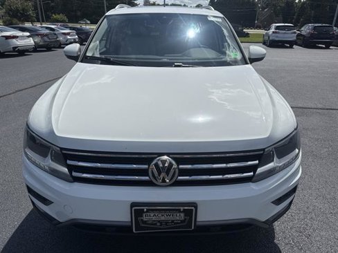 Used 2020 Volkswagen Tiguan SEL image 2