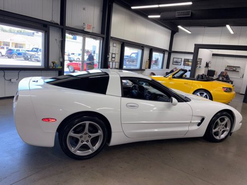 Used 2004 Chevrolet Corvette Coupe w/ Preferred Equipment Group image 12