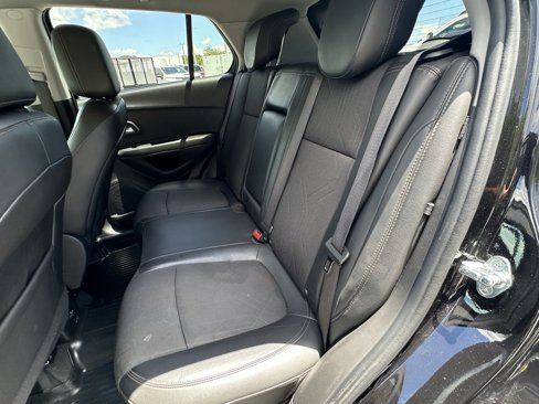 Certified 2022 Chevrolet Trax LT w/ Midnight Edition image 32