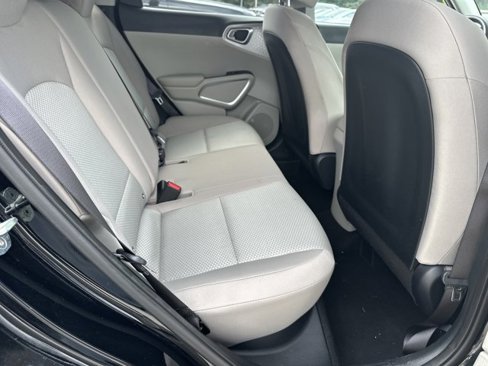 Used 2022 Kia Soul LX image 17