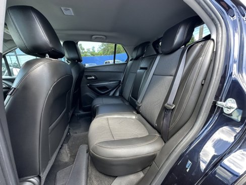 Used 2022 Chevrolet Trax LT w/ Sport Edition image 17