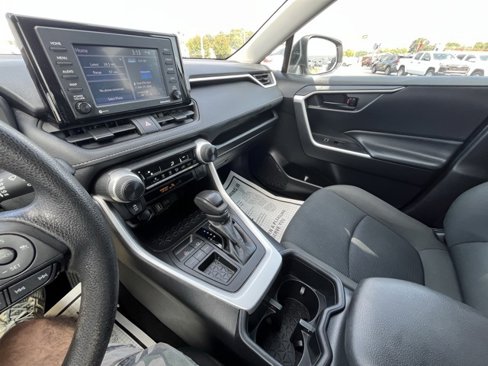 Used 2022 Toyota RAV4 LE image 13