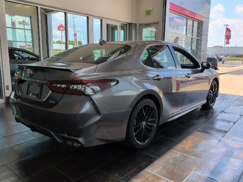 Used 2023 Toyota Camry XSE image 7