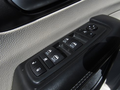 Used 2020 Chrysler Pacifica Limited image 23