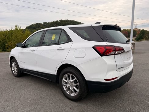 Used 2023 Chevrolet Equinox LS image 3