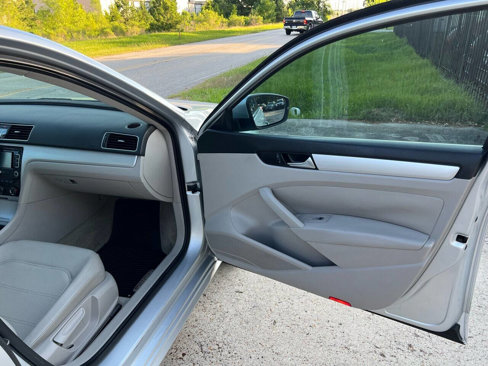 Used 2013 Volkswagen Passat TDI SE image 22