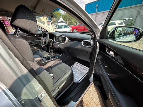 Used 2017 Kia Sorento FWD image 9