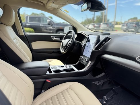 Used 2022 Ford Edge SEL w/ Convenience Package image 11