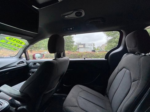 Used 2019 Chrysler Pacifica Touring Plus w/ S Appearance Package image 16