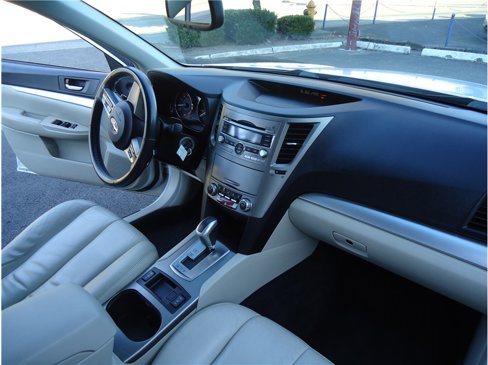 Used 2010 Subaru Outback 2.5i Premium image 16