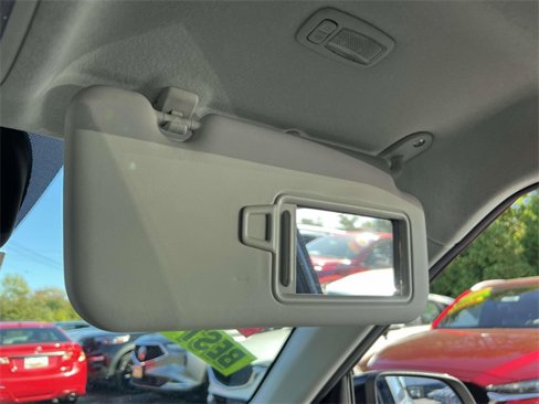 Used 2022 Hyundai Venue Limited image 32