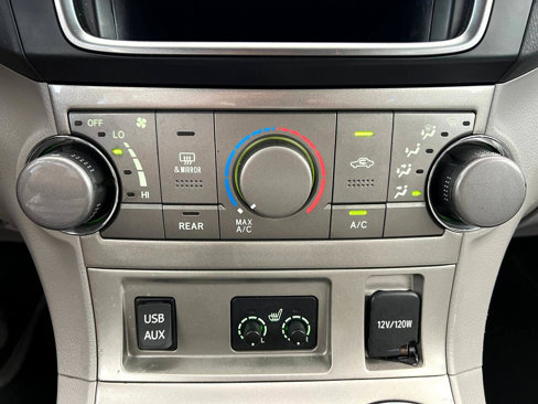Used 2013 Toyota Highlander SE image 21
