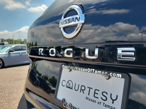 Certified 2021 Nissan Rogue SV image 8