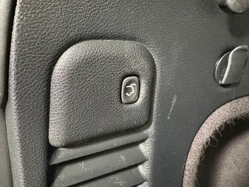 Used 2017 Jeep Grand Cherokee Overland image 32