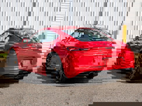 Certified 2014 Porsche Cayman image 3