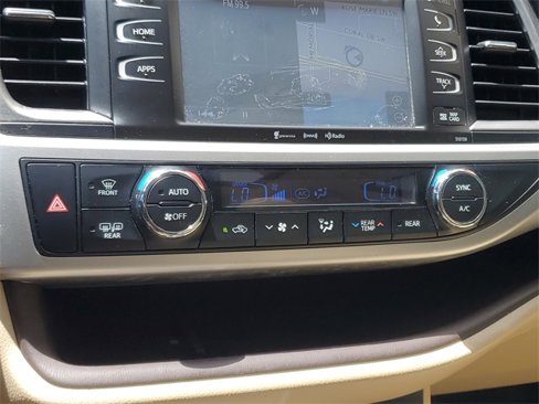 Used 2016 Toyota Highlander XLE image 17