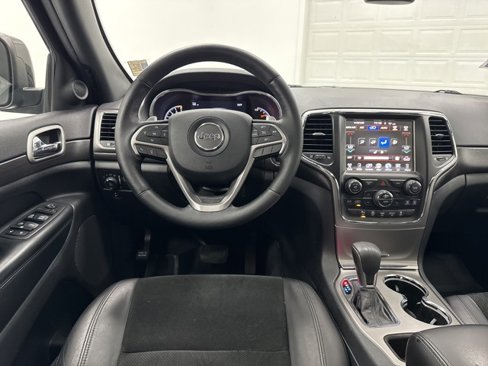 Used 2017 Jeep Grand Cherokee Altitude image 22