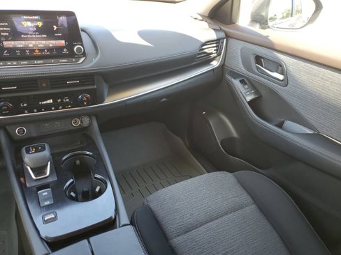 Used 2023 Nissan Rogue SV image 14