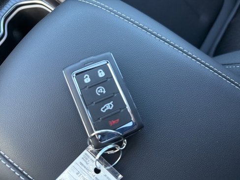 New 2025 Jeep Grand Cherokee Laredo X w/ Luxury Tech Group I image 32