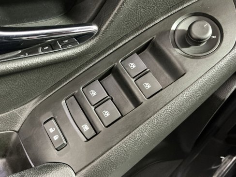 Used 2022 Chevrolet Trax LT w/ Midnight Edition image 23