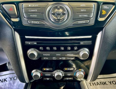 Used 2019 Nissan Pathfinder SV image 16