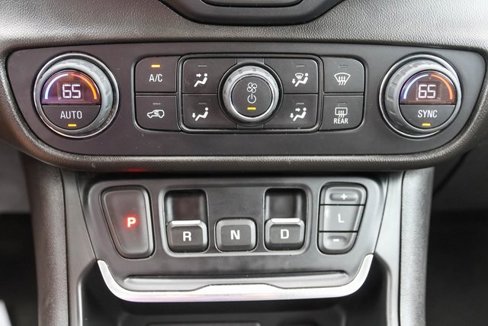 Used 2020 GMC Terrain SLT image 24