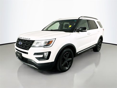 Used 2016 Ford Explorer XLT w/ Equipment Group 202A image 3