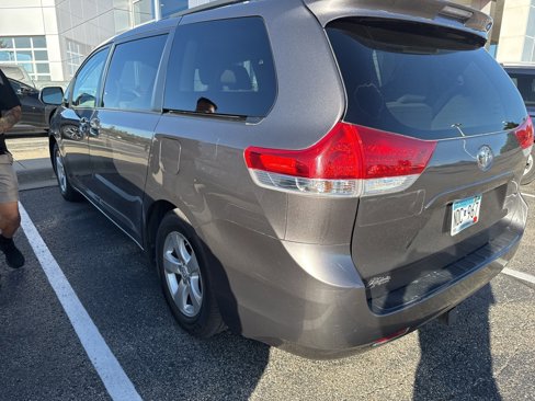Used 2014 Toyota Sienna LE image 4