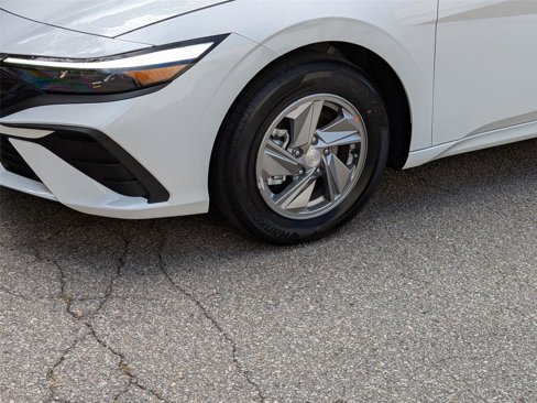 New 2025 Hyundai Elantra SE image 9