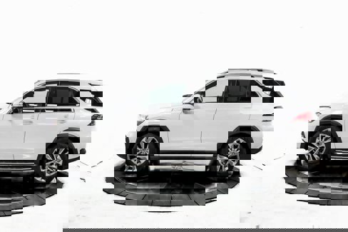 Used 2020 Mercedes-Benz GLE 350 4MATIC image 2