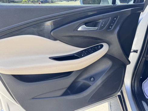 Used 2017 Buick Envision Essence image 8