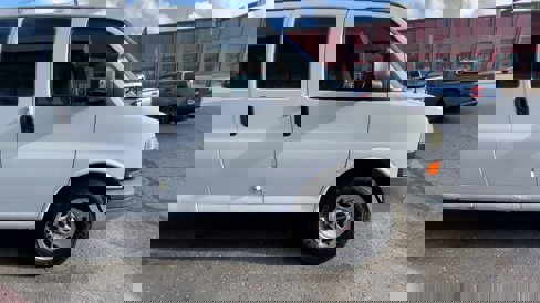 Used 2014 GMC Savana 2500 image 2