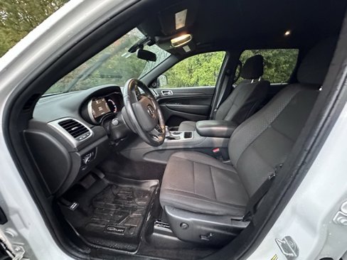Used 2018 Jeep Grand Cherokee Laredo image 12