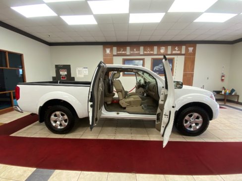 Used 2012 Nissan Frontier SV image 13