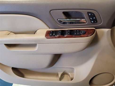 Used 2012 Chevrolet Suburban LTZ image 27