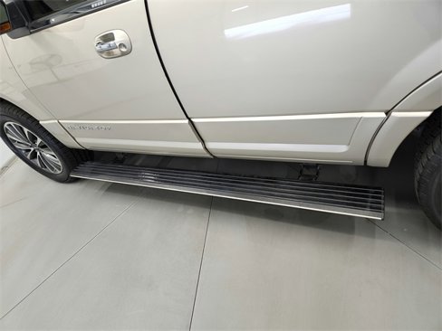 Used 2017 Lincoln Navigator Select image 29