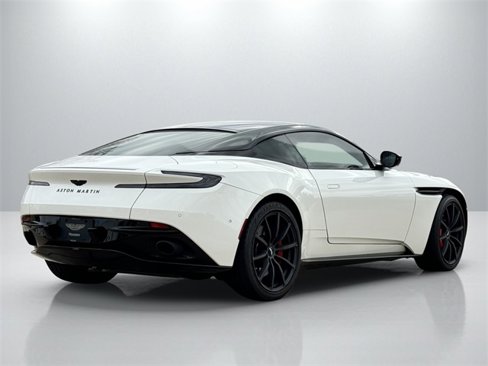 Used 2022 Aston Martin DB11 Coupe image 10